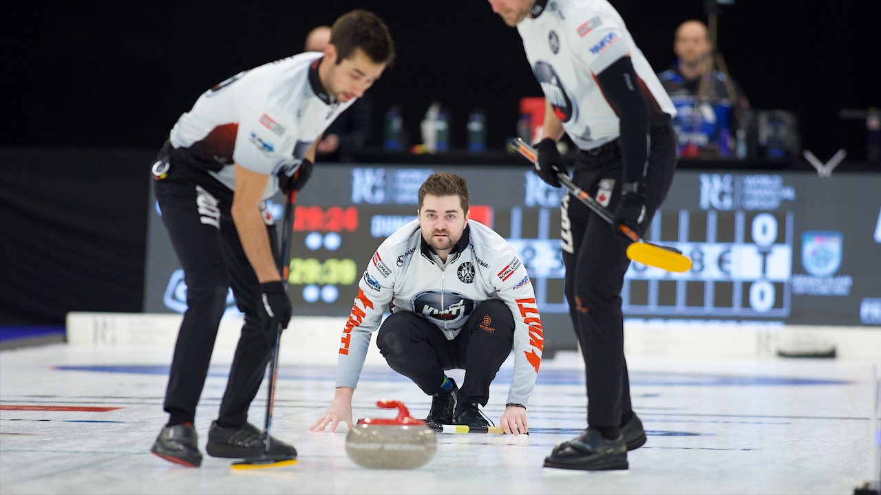 Dunstone edges Mouat in extra end to earn WFG Masters playoff spot - The  Grand Slam of Curling
