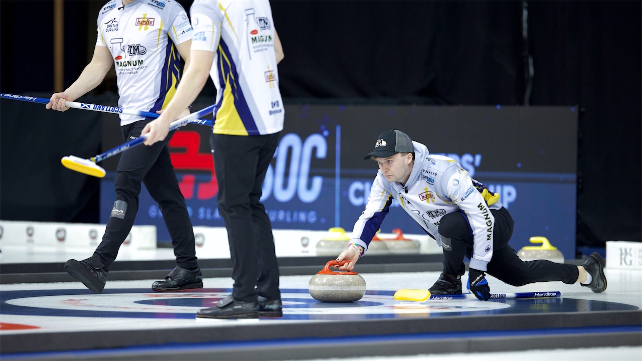 Curlers Raise $2,300 for Canadian Cancer Society in Push-up Challenge