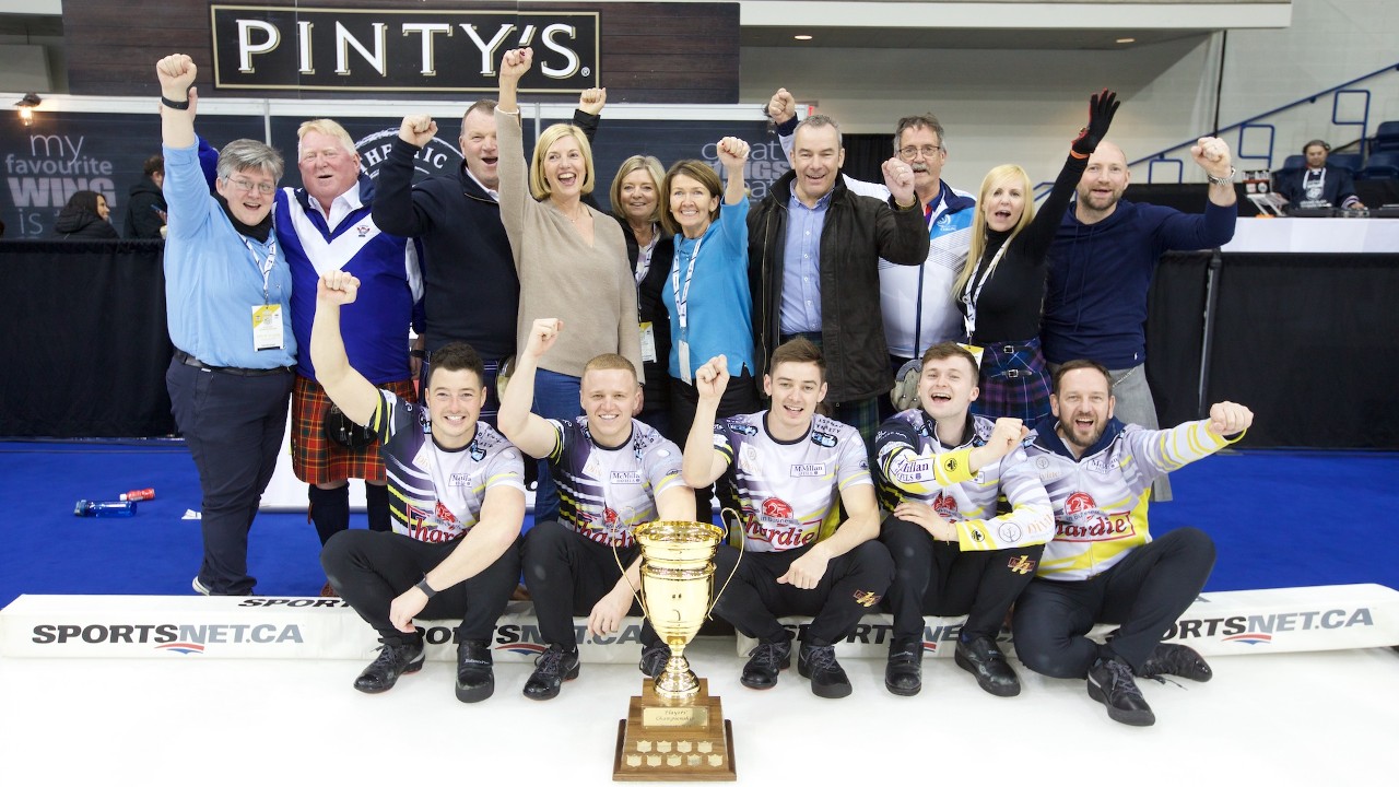 Mouat downs Edin to successfully defend Players Championship mens title